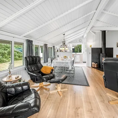 Penka - 550m To The Fjord By Interhome